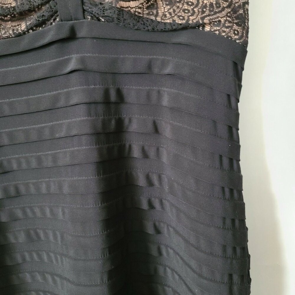 Adrianna Papell Lace Cocktail Dress Black Sz 8 Shutter Pleating Fitted V Neck - Picture 5 of 9